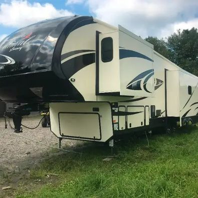 2020 Fifthwheel caravane 2020 Forest River Cardinal Luxury 40' dans Caravanes classiques  à Sherbrooke - Image 2