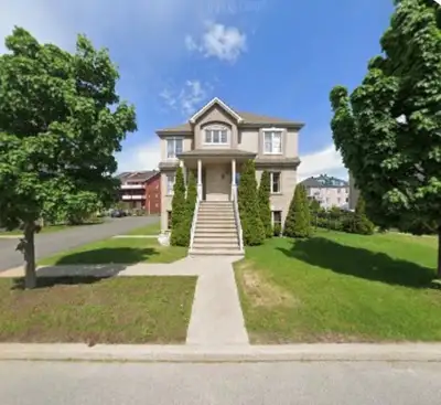 Condo 4 1/2 à vendre Candiac Ensoleillé Balcon privé 2 stationnements 1 jardin Près des écoles prima...