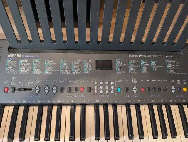 Clavier Yamaha PSR 300 in Pianos & Keyboards in City of Montréal - Image 6