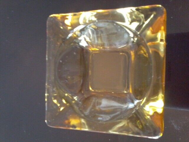 Vintage Amber Glass Ashtray in Arts & Collectibles in Ottawa - Image 3
