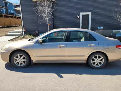 2003 Honda Accord V6 Power windows, locks, sunroof Heated seats 398000 Needs tires and alignment Dam...