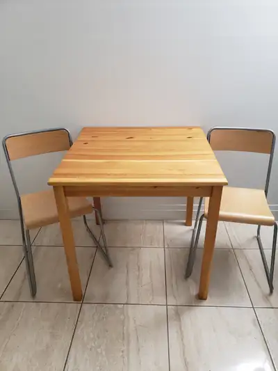 Solid wood dining set, new condition. Table top 30'' x 30'', height 29''. Removable table legs for c...