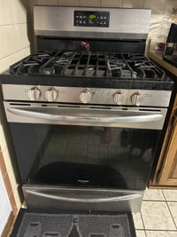 Frigidaire gallery gas stove *read ad please*