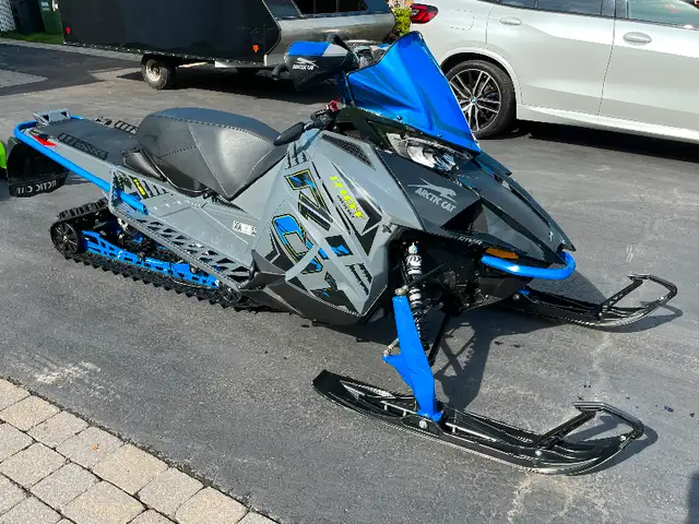 Motoneige Arctic Cat Riot in Snowmobiles in Laval / North Shore - Image 2