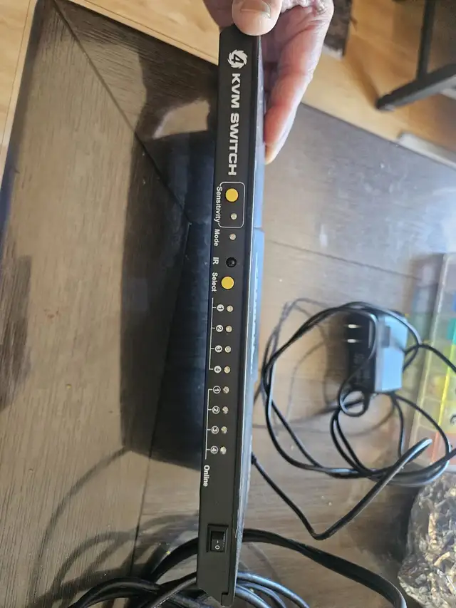 4-Port KVM Switch 4K 60Hz – Perfect for Home Office & Multi-PC S in Cables & Connectors in Mississauga / Peel Region - Image 5