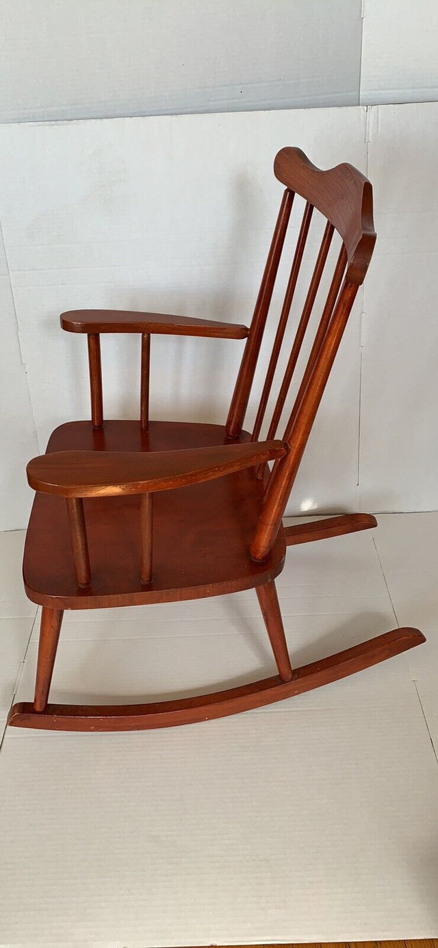 Rocking chair in Chairs & Recliners in Oshawa / Durham Region