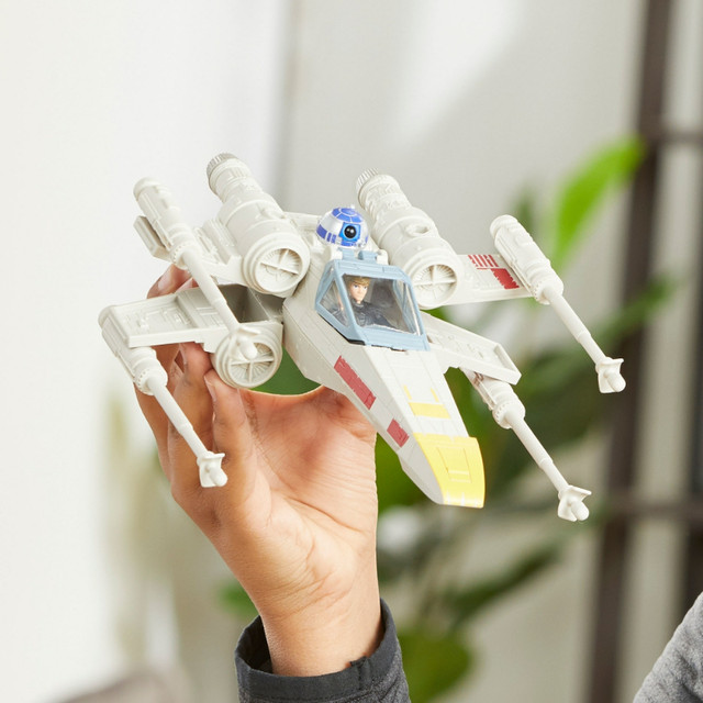 Star Wars Mission Fleet Luke Skywalker and Grogu X-wing Fighter in Toys & Games in Trenton - Image 4