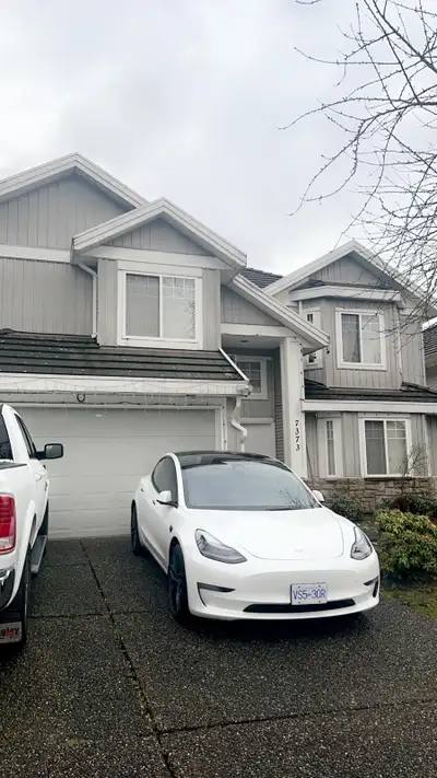Private Room with Shared Bathroom with 1 person | Clean & Peaceful Home | Ideal for Female Tenant Lo...