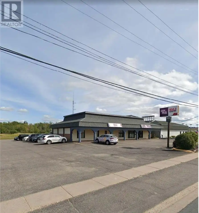 **Trade Space Available** Prime location, at exceptional rate. Turn-key. Highlights: - 2,000 sft – o...