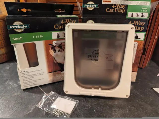 PORTE  POUR  CHAT  'PETSAFE - 4 WAY' in Accessories in Lanaudière - Image 3