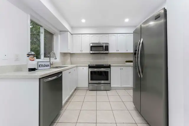 Townhouse for sale in Houses for Sale in Mississauga / Peel Region - Image 11