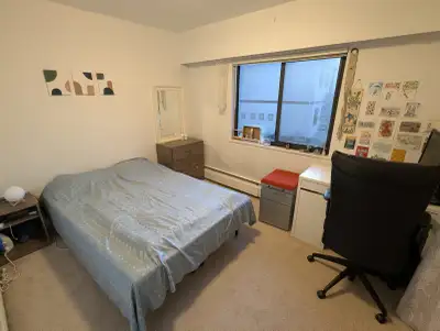 Private Room Available – Langara Gardens (7051 Ash Cres) One bright private room in a spacious 3-bed...