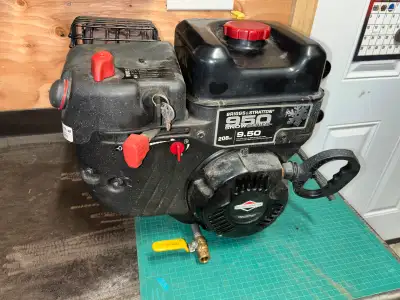 Briggs and Stratton snowblower engine with starter. 208 cc. Works and starts as it should . Comes co...