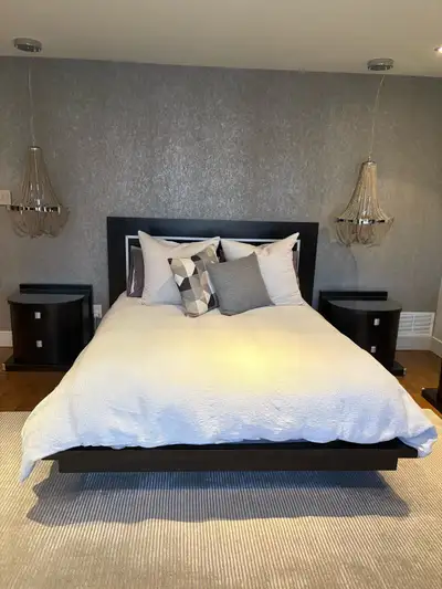 Chambre queen en bois massif fait au Canada , View more