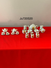 Miniature children’s tea set / decoration 