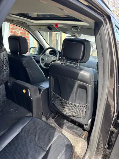 2007 Mercedes ML 63AMG 2 sets of rim & tires also a extra set of amg rims with no tires. 191km had t...