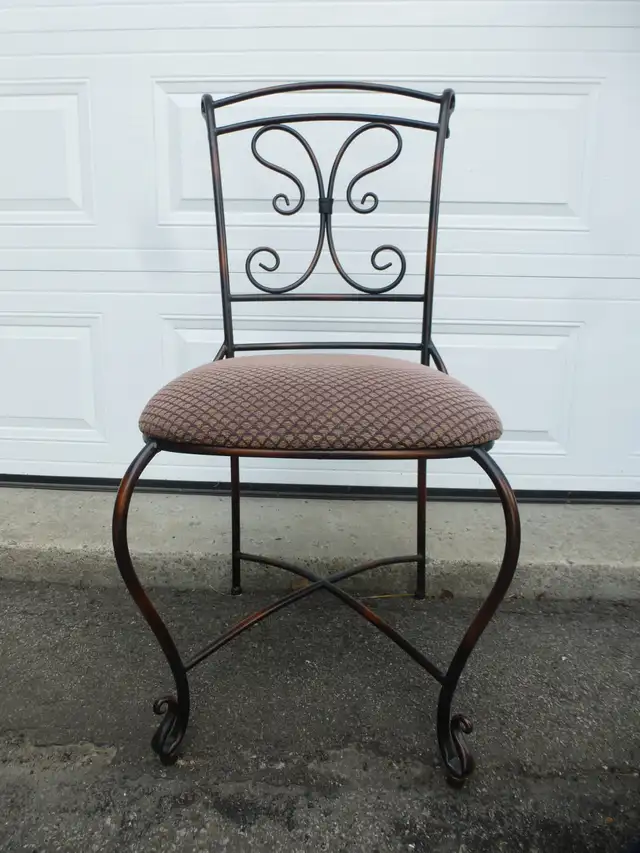 Chaises de cuisine / Dining chairs in Dining Tables & Sets in Laval / North Shore - Image 3