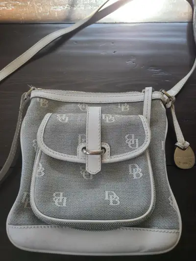 SAC À MAINS BANDOUILIÈRE DOONEY & BOURKE Sac à mains en bandoulière DOONEY & BOURKE en cuir véritabl...
