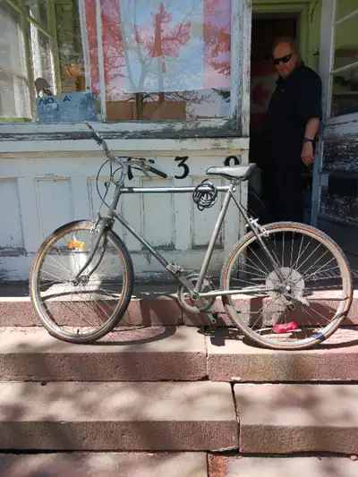 ADULT BIKE For FREE in "AS IS" USED CONDITION. ***Bicycle Tires do also require air. ***Please Conta...