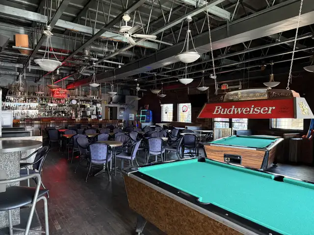 waitress/server/bartender in Bar, Food & Hospitality in Edmonton - Image 2