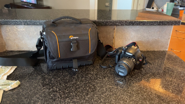 Canon EOS Rebel T3 & Carrying Case in Cameras & Camcorders in Calgary