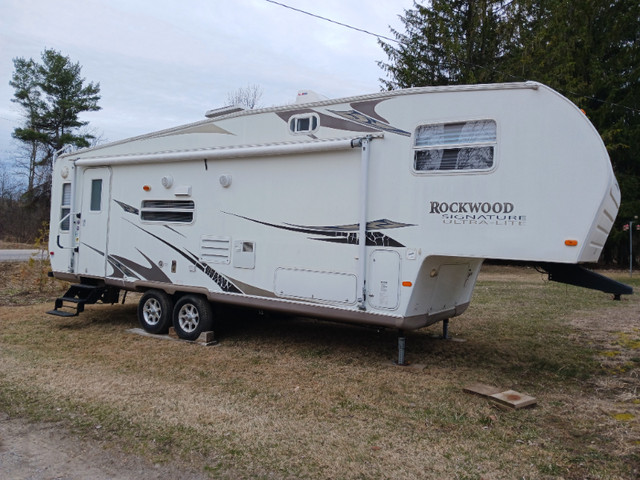 Fifth Wheel Camping Trailer in Travel Trailers & Campers in Oshawa / Durham Region
