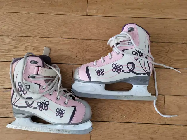SCATES (sizes 3, 4, and 9) in Skates & Blades in Mississauga / Peel Region - Image 2