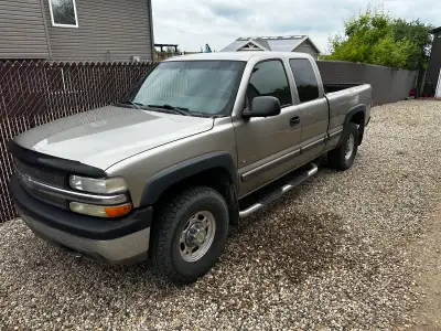 2002 Silverado 2500 gas. Selling for my Dad. No longer needed. 6.0 v8 engine 4x4 Decent condition ov...