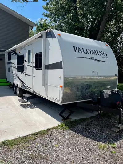 Complete travel trailer camping package including: 2012 26-foot Palomino Ultra Lite For Sale. Model...