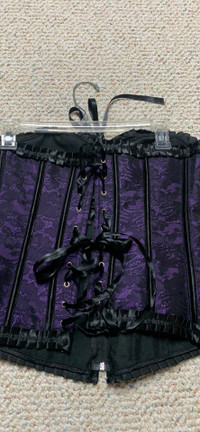  Purple and black lace Corsett
