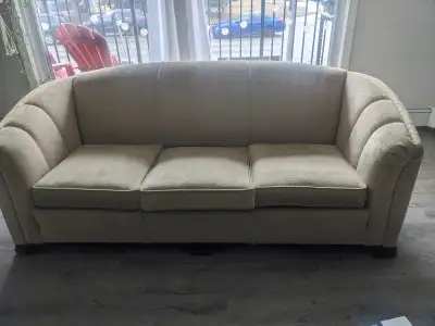 Excellent condition vintage Couch, View more