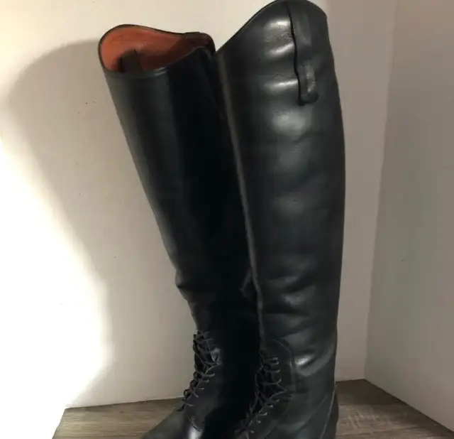 Ariat Womens Sz 8.5 Boots in Women's - Shoes in Kitchener / Waterloo - Image 2