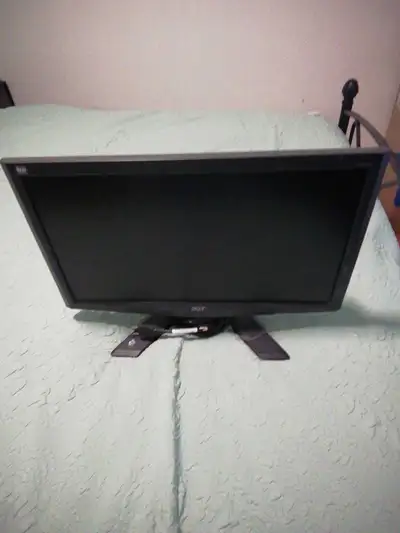 écran d ordi 15 dollars 16pouces , View more