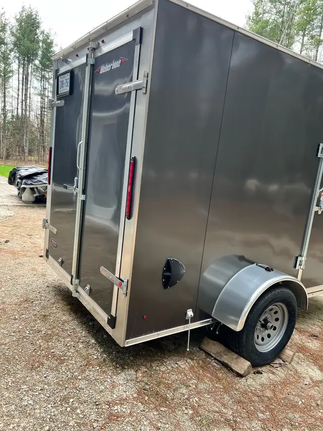 6x10 enclosed trailer with rear barn doors in Cargo & Utility Trailers in Barrie - Image 3