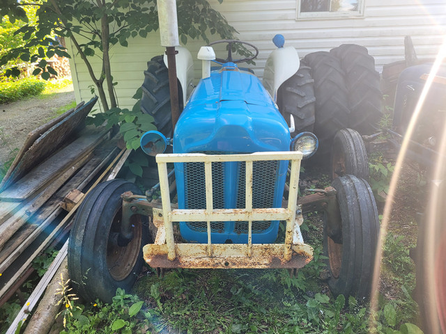 Tracteur Ford Dextra Diesel & Gaz dans Équipement agricole  à Lévis - Image 3