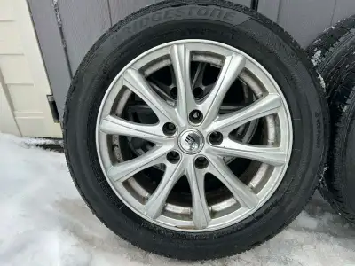 Pour toute les voitures HONDA 4 Pneus d'été Brigestone 205/55 R 16 4 Roues Mag Utilisé 2 étés 350.00...