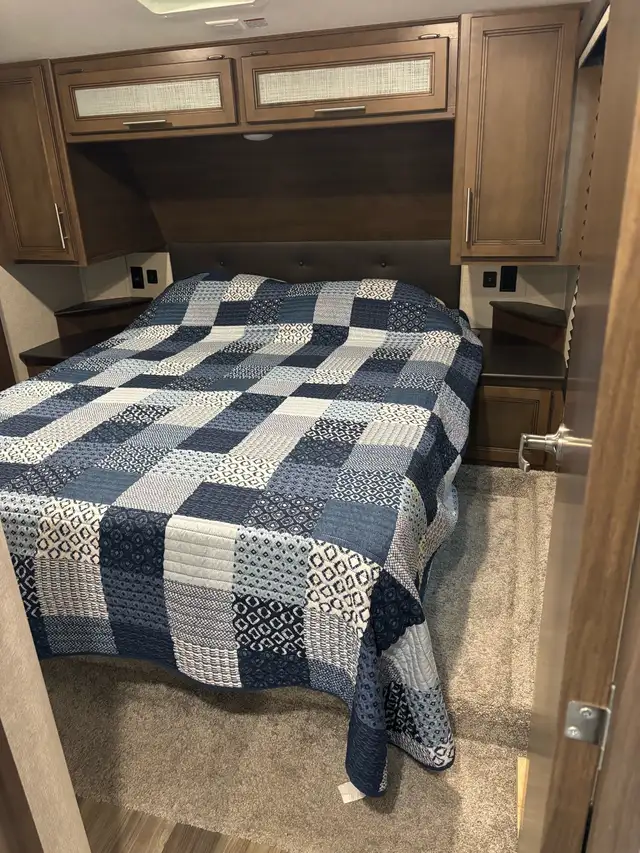 2020 Cougar 29RKS 33’ 5th Wheel Travel Trailer in Travel Trailers & Campers in Regina - Image 9