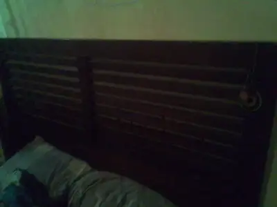 Lit complet: tête, pied et côtés. Bois massif. Grandeur Queen., View more