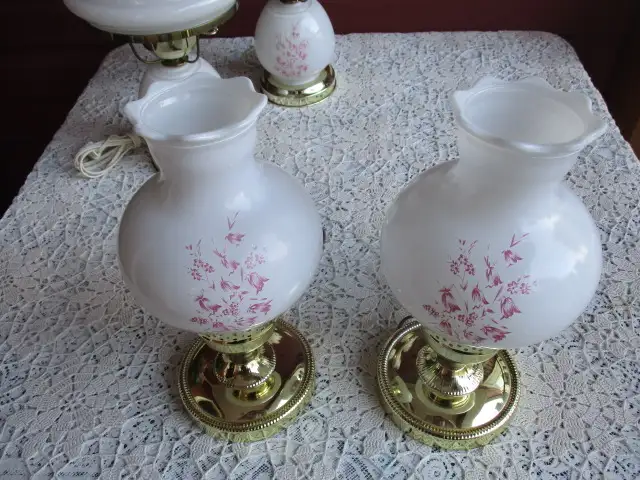 4 Vintage Hurricane Style Table Lamps --all Matching in Indoor Lighting & Fans in New Glasgow - Image 6
