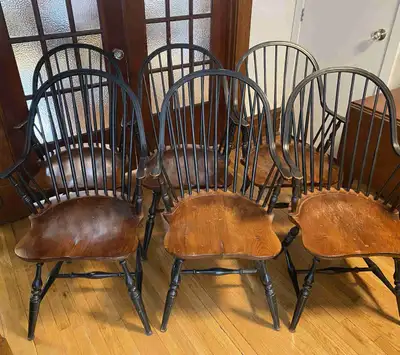 Set of 6 dining room chairs Wood with black trim Seat height 17”