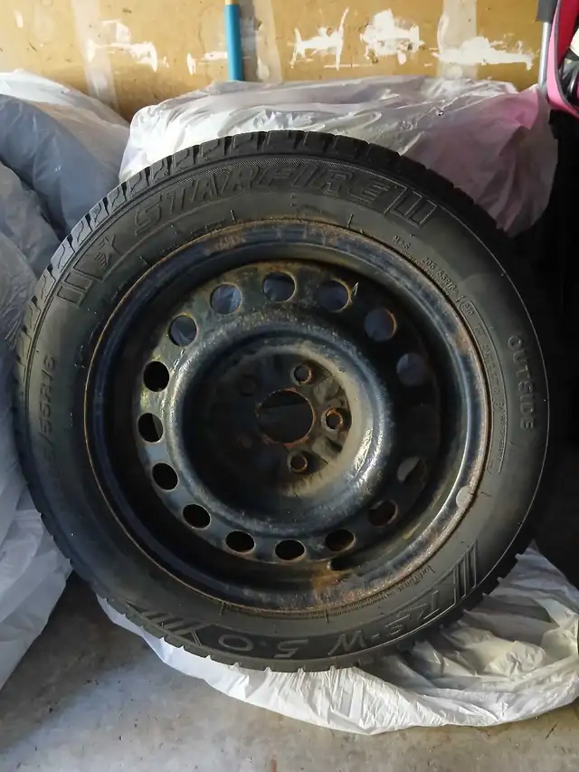 4 snow tires/rims in Tires & Rims in Oshawa / Durham Region - Image 2