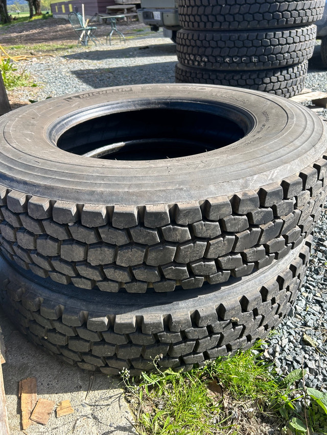 Full set of 8, 11R 24.5 tires in Tires & Rims in Chilliwack - Image 4