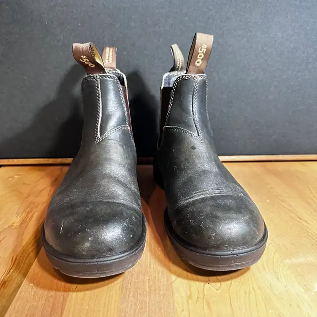 Blundstone Boots Men’s Size 9.5 US or Women’s US Size 12 in Men's Shoes in Calgary - Image 3
