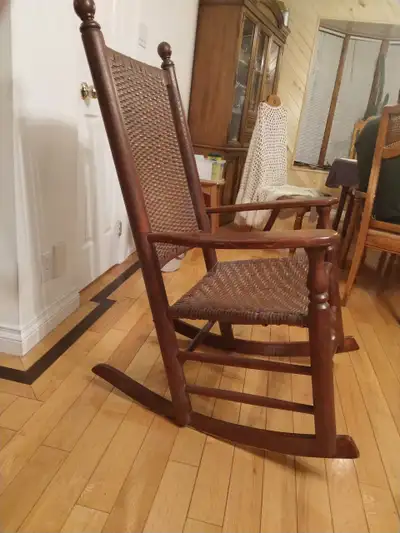 Chaise berçante antique, View more