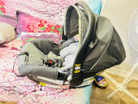 Graco car seat | fully cleaned and good condition . 
