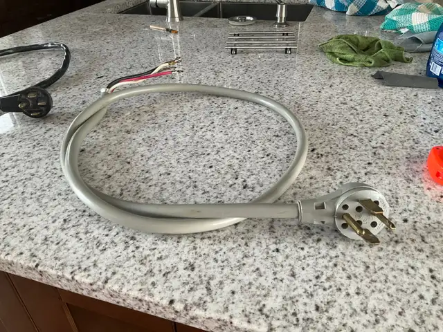 Cordon d'alimentation de sécheuse in Washers & Dryers in Québec City - Image 3