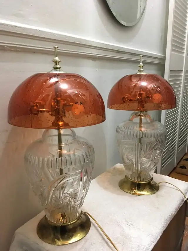 2 Mid Century Italian Crystal Glass & Orange Lucite Lamps - $250 in Indoor Lighting & Fans in City of Montréal - Image 2
