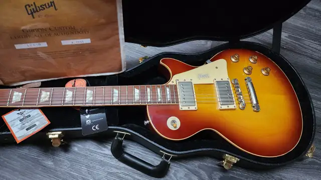2007 Gibson Les Paul Custom Shop 1958 Reissue - VOS Finish in Guitars in London - Image 4