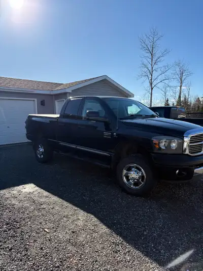 2008 Dodge Ram 2500 Laramie Diesel 6.7 • Black, 4-door • 410,000 km • Automatic • Tonneau cover • EG...
