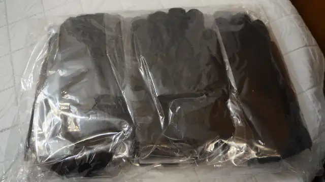 SCARVES  /  GLOVES in Other in Norfolk County - Image 7